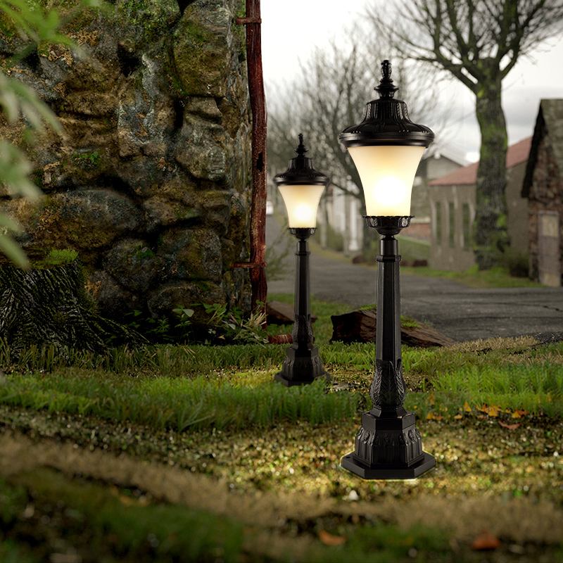 Classical Courtyard Column Lights